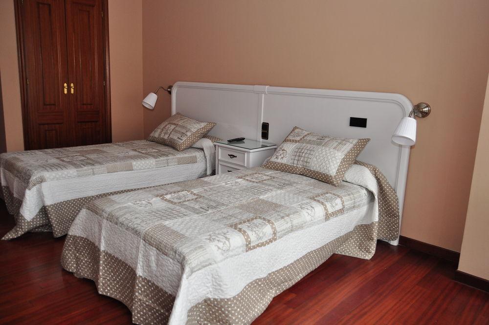 Hostal La Frontera Ferrol Extérieur photo