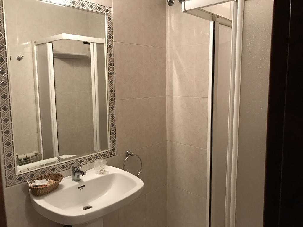 Hostal La Frontera Ferrol Extérieur photo